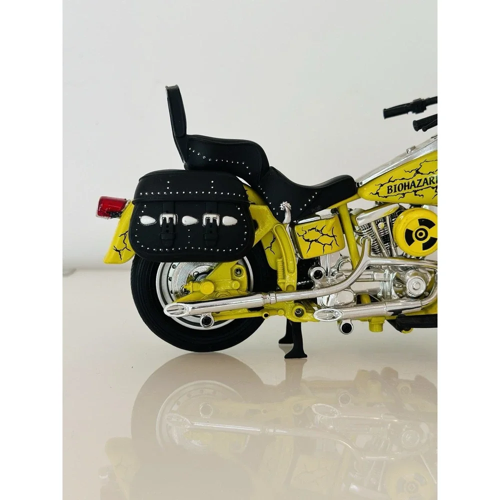 RoadRider Collection-BIOHAZARDOUS-BLOUVARD CRUISERS New Ray Motorcycle 1:12